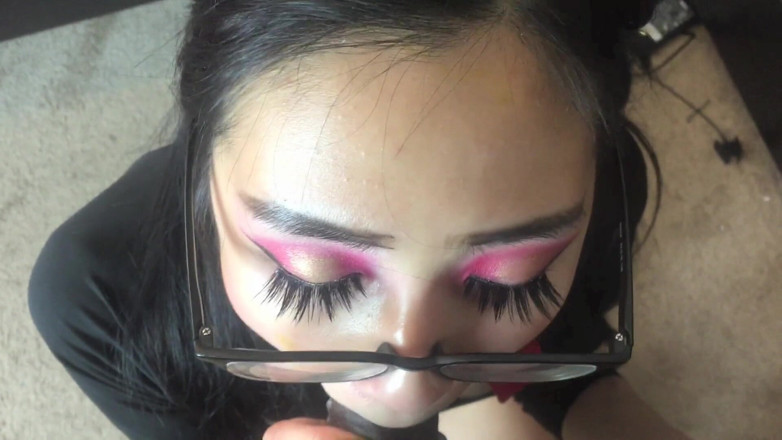 Jack Blaque: Eva Yi POV blow job i cum w okularach