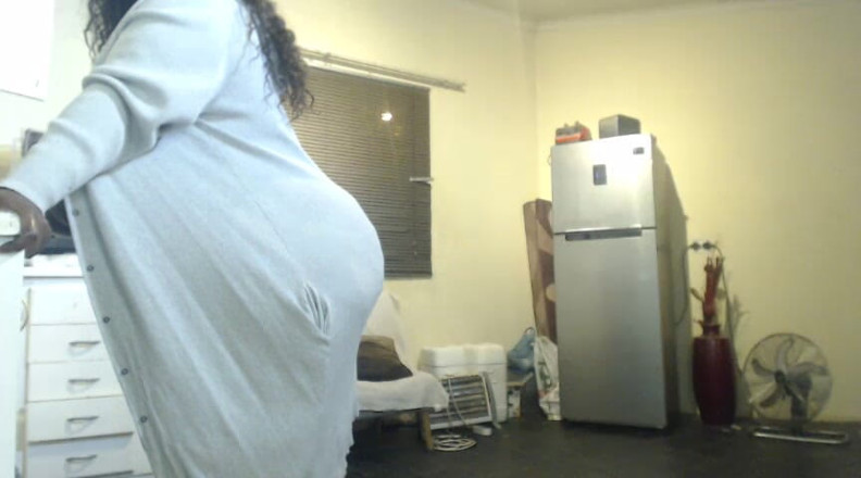 Legendary Booty Overdose: Negra grandota gimiendo fetiche