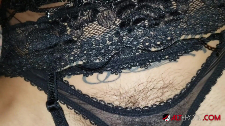 Alt Erotic: Genevieve Sinn jedzie kutasa przed tatuażem na twarzy