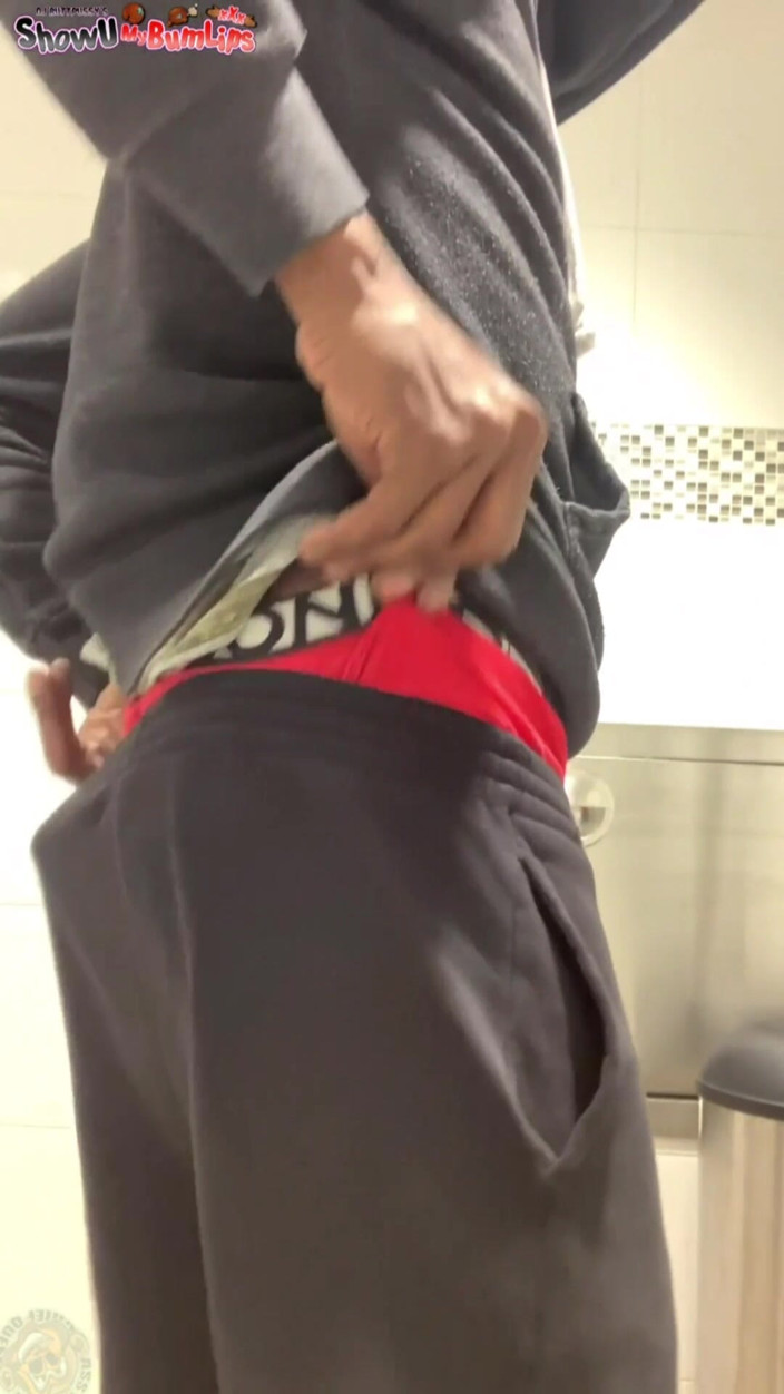 Ass Monkey: Black Twink rozprzestrzenia swojego dupka - w rolach głównych Dj Buttpussy