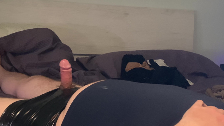 CoppiaCollant: 我让我最喜欢的婊子吮吸我的鸡巴