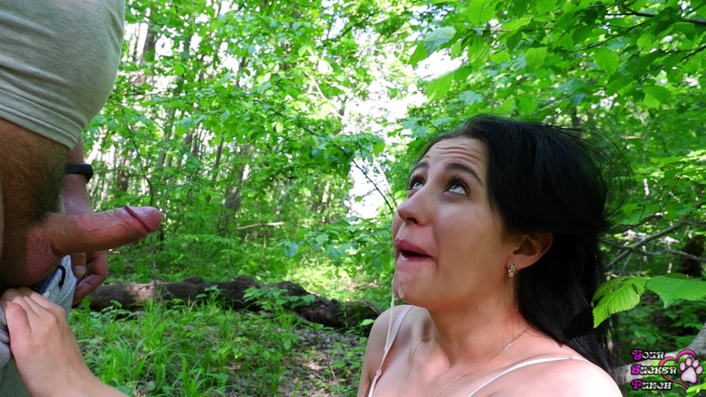 YSP Studio: Blowjob sensual di dalam hutan