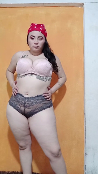 Perlasofia: Elle essaye de la lingerie sexy avec un cul horrible...