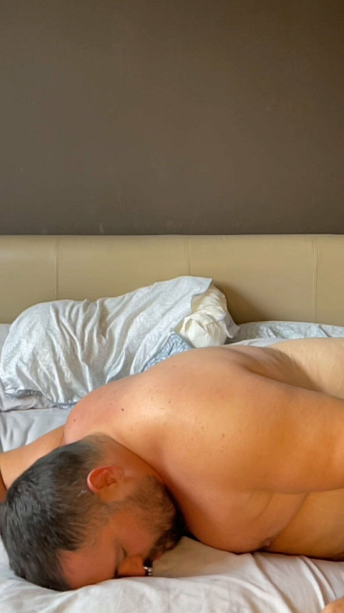 BigBullBoss: Bigbullboss si hraje s jeho těsnou dírou