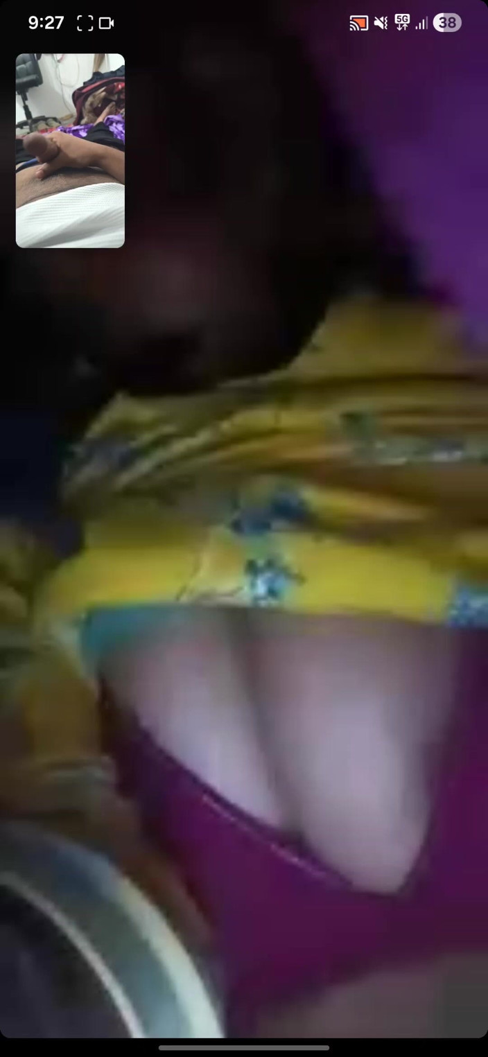 SafeRosebush8: Videochiamata virale con la mia ragazza indiana