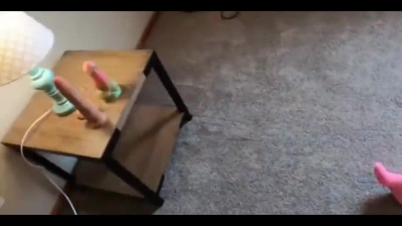 ScarlettRavenXO: Teen spielt mit dem dildo der stiefmutter und wird von...