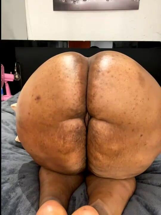 Big black clapping booties: Branlette jusqu’à l’extrême, épisode 1061