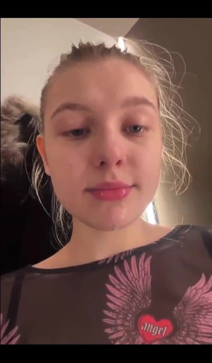 JuiceLussie: Мінет в роздягальні