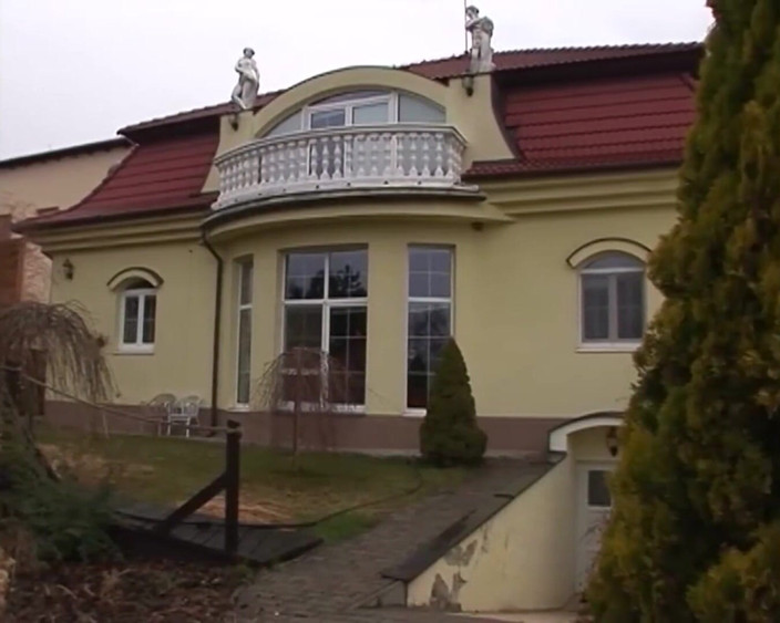 German amateur - 100% German hardcore videos: Due mature scopano in un trio bollente