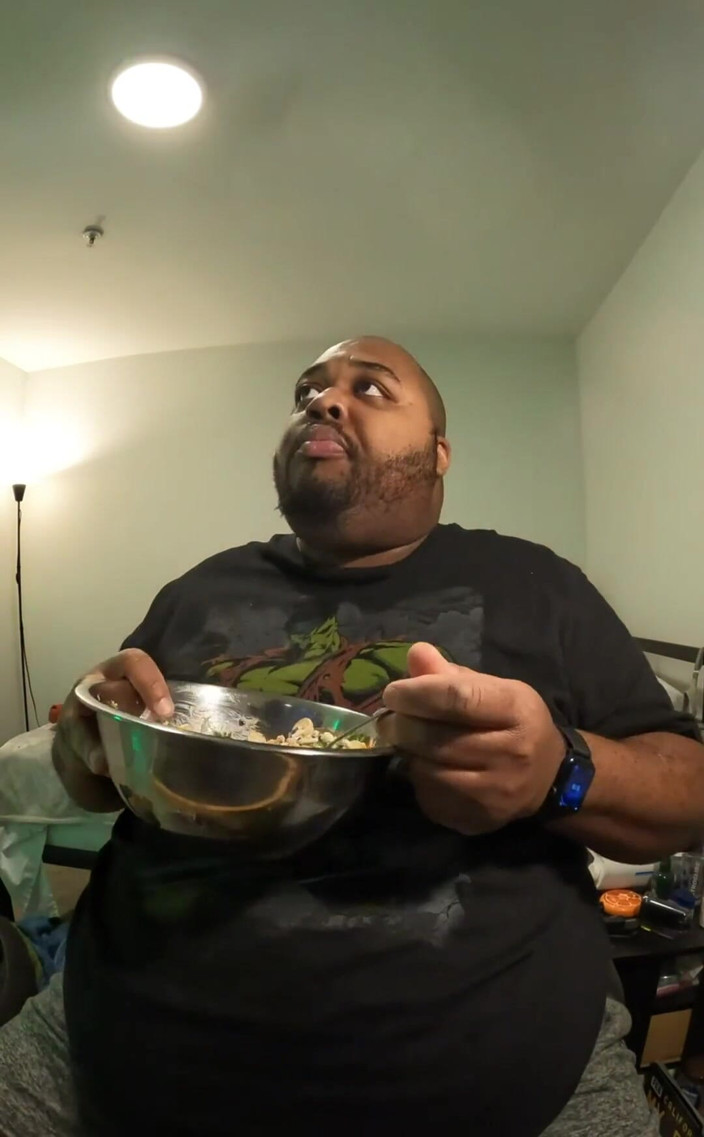 Blkhole420: Dammi da mangiare per favore