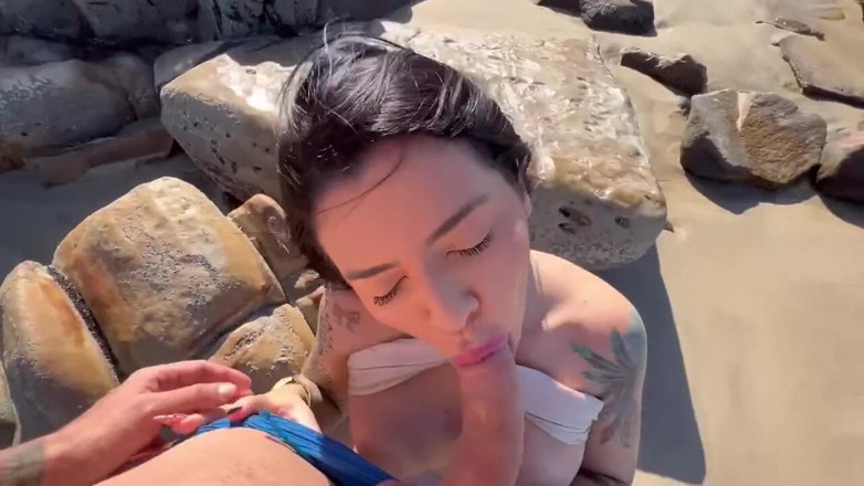 Drii cordeiro: Un garçon baisé rencontré sur la plage, une coquine sexy...