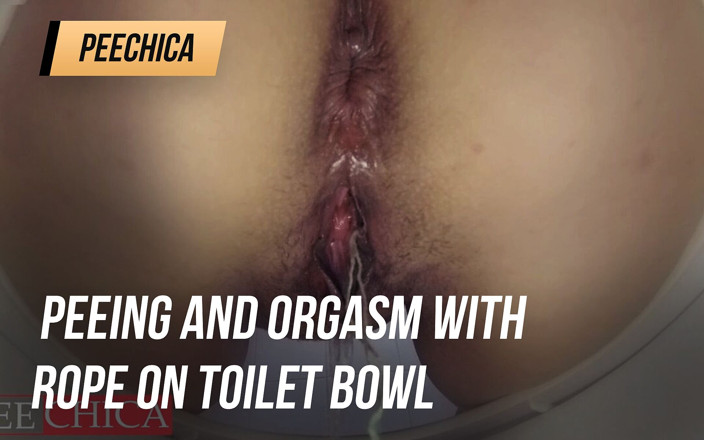 PeeChica: Sikanie i orgazm z liną na misce toaletowej