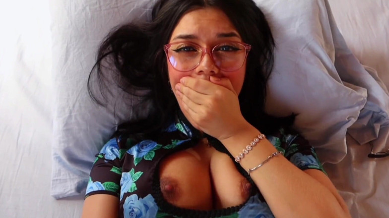 Sweetieluna: Perselingkuhan hot pagi-pagi sama istri temanmu
