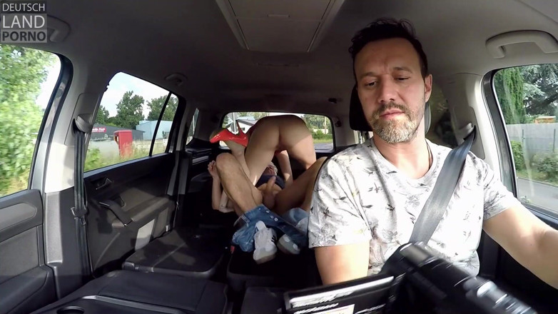 German Porn: Il y a beaucoup de place dans la voiture - chéri...