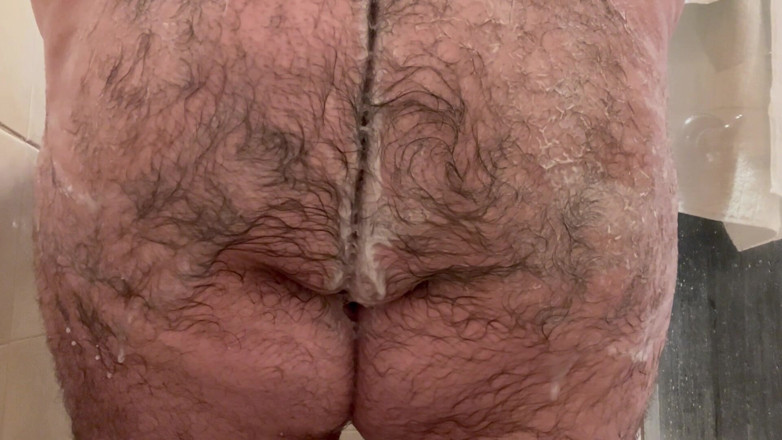 Masked Chaser and Bear: Un ours s'enfile un gode dans le cul avant de...