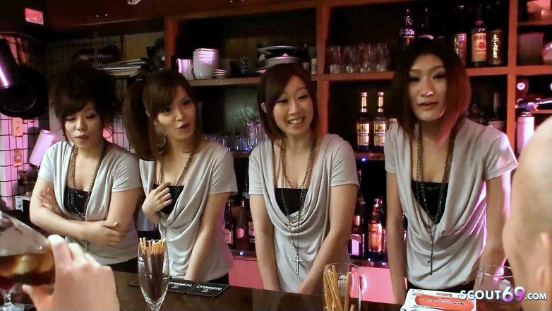 Asian porn collection: Свінгерська секс-оргія з мініатюрними азіатськими тінками в японському клубі