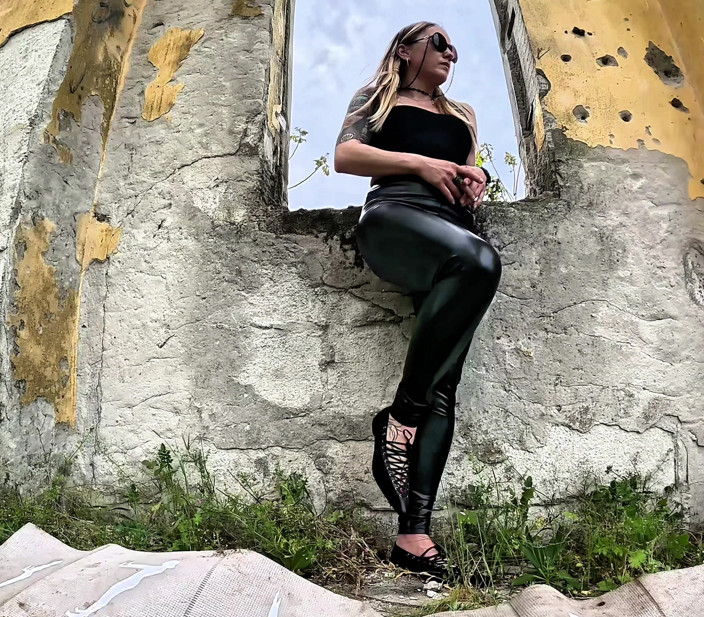 Mistressyammyboots: ¡lame Los Zapatos De Tu Amante, Esclava!