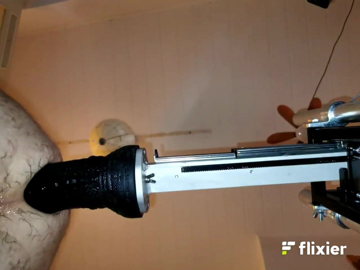 Fuck machine massaker: Bay Hankey'nin ejderha dildo xl tam sokma domaltmalı anal sikiş...