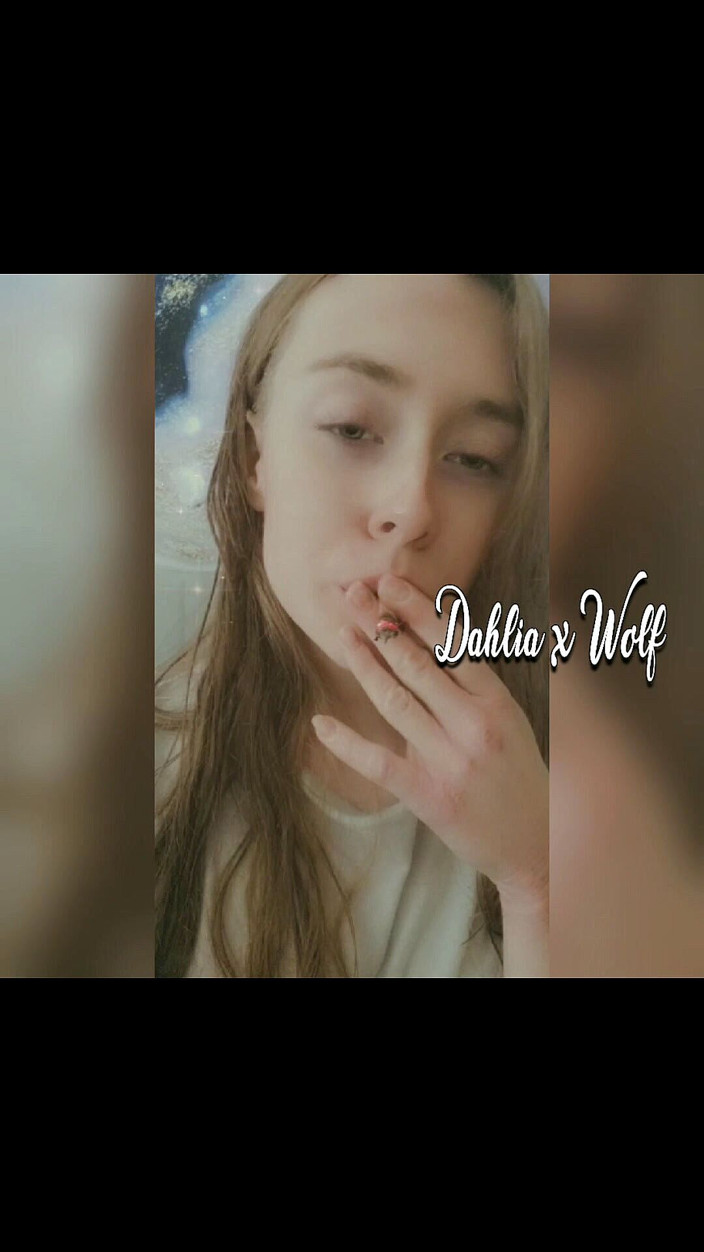 Dahlia Wolf: Compilation de fumage 1