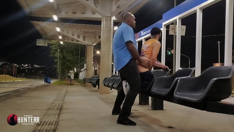 TheBlacKHunterr: Șofer de autobuz care ridică pasagerul la stație, video 2