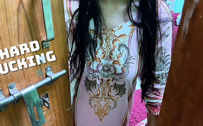 Kaleonjoybd: 当她的丈夫不在家时，德西印度阿姨和我硬操