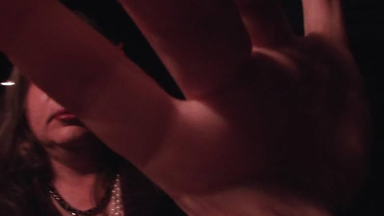 JonasBen: Travestito maturo sissy fuori e all'aperto di notte in un...
