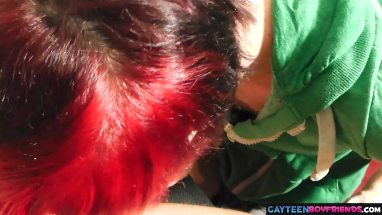 Gay Teen Boyfriends: सोफा दो हॉट अंग्रेजी लड़कों के साथ चुदाई कर रहा है