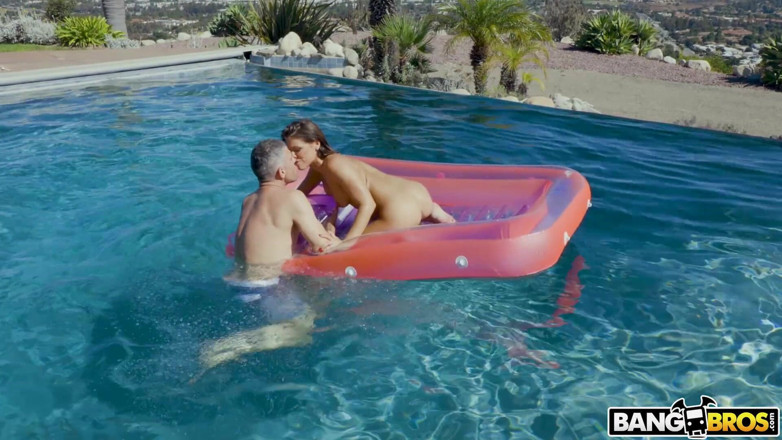 BangBros: Bangbros - la reina anal no puede dejar de chorrear