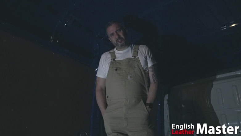 EnglishLeathermaster: Робочий пукає в фургоні