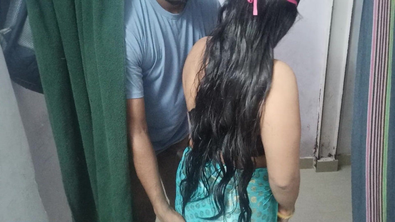Hindi-Sex: Une bhabhi MILF indienne à gros nichons séduit son mari