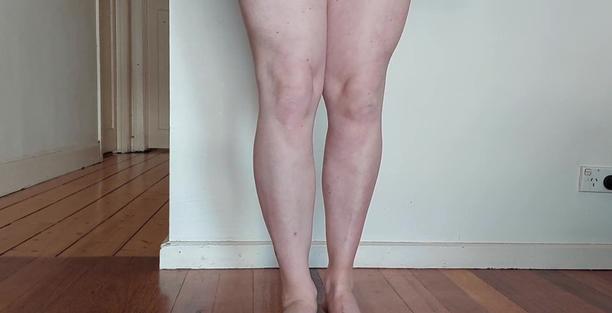 Michellexm: Vidéo de pieds 1 en lingerie caresse la banane entre mes...