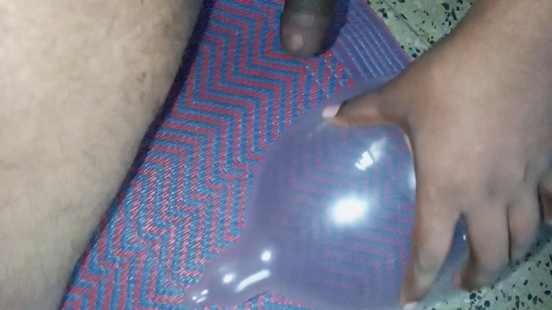 Sweet Indian cock: Bini India saya Berkongkek dalam hutan dengan zakar besar melancap
