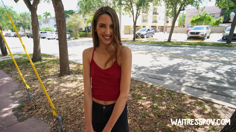 Waitress POV: Serveuse en POV - Natalia Nix - Dégustation d’Italiana