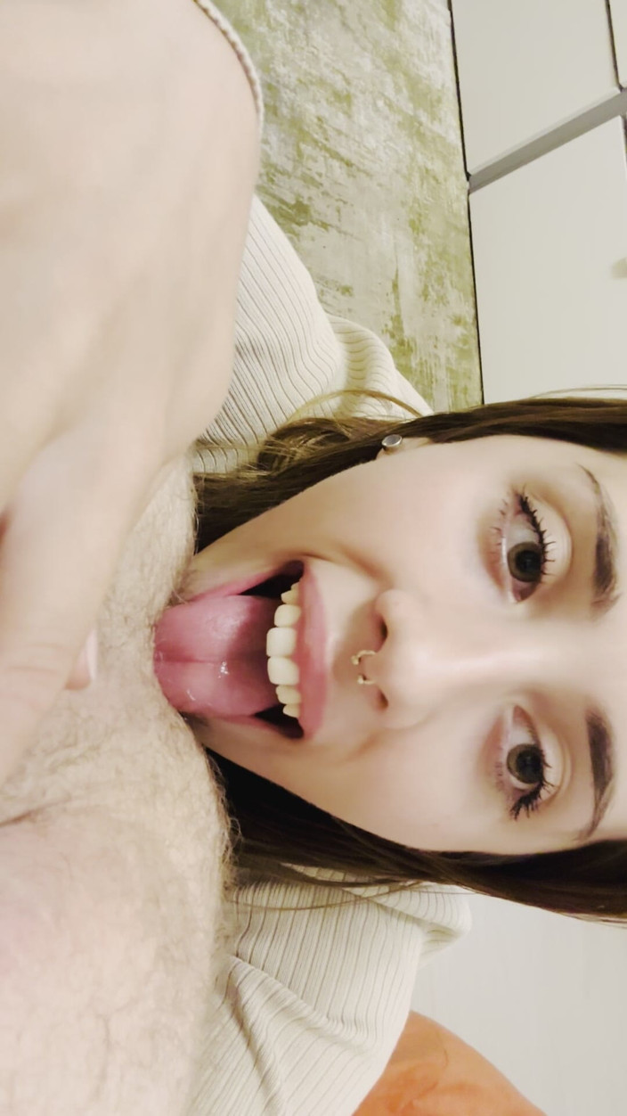 Raxxxbit: I Lick All His Ass