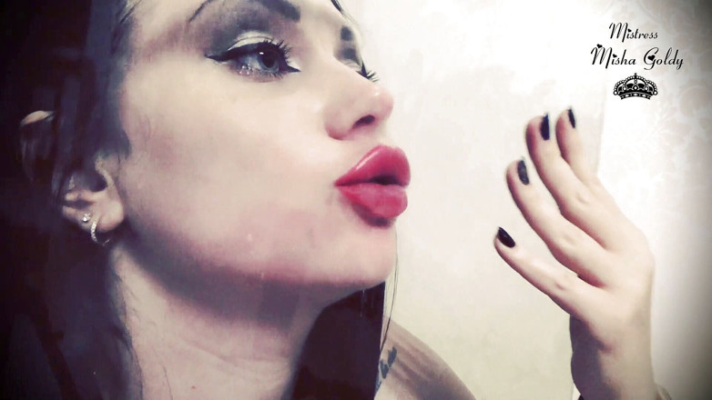 Goddess Misha Goldy: Bibir merah dicetak di atas kaca &amp; frenchkissing