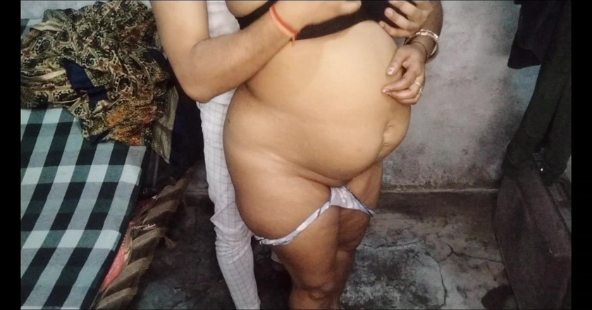 Yourgeeta8899: A linda cunhada de Gaon foi deixada incrível em Saree.
