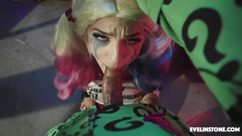 Evelin Stone: Harley Quinn cosplay gesichtsfick Niederlage