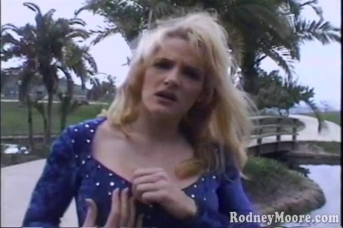 Rodney Moore: Vintage blondynka Ho zjada spust ze szkła