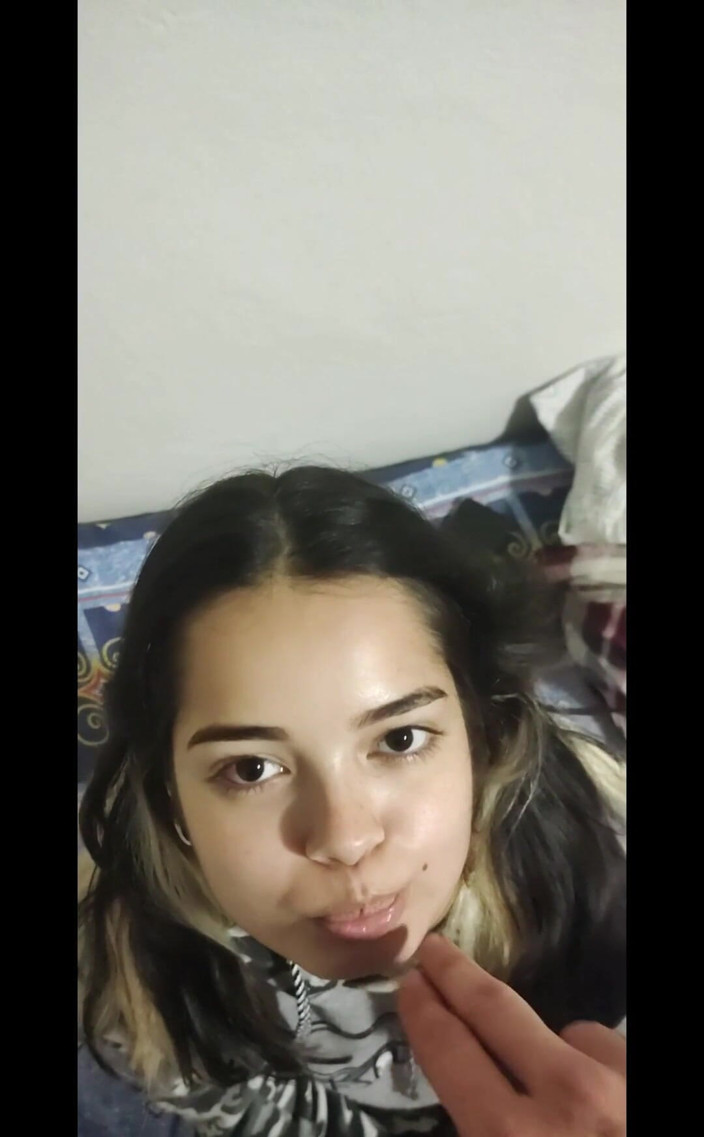 Debora Mendes: Ma copine joue avec une bite dans la bouche