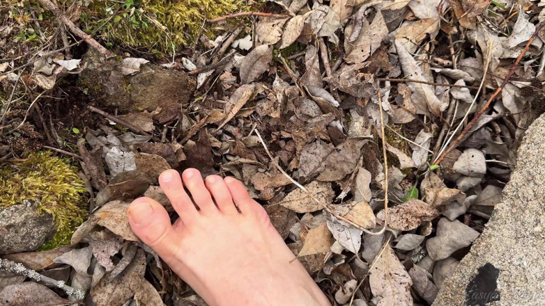 Vasya Sylvia: Berkaki Kaki Bertelanjang Kaki Di Hutan - Fetish Kaki - Kaki Telanjang!