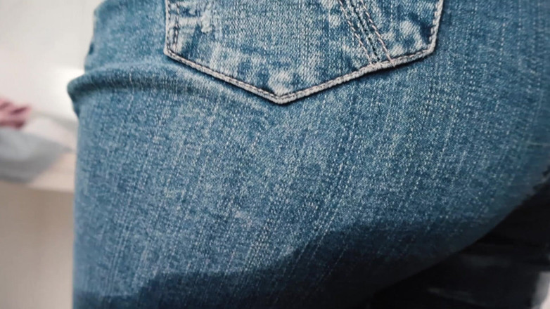 alejakink: Eu molhei meu jeans com xixi quando experimento roupas
