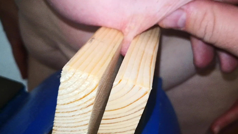 Bouncy Tits Action: Bóp núm vú trong một tệ nạn