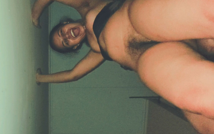 Hot Sis: Une Bhabhi Desi Baise Avec Une Grosse Bite Et Profite...