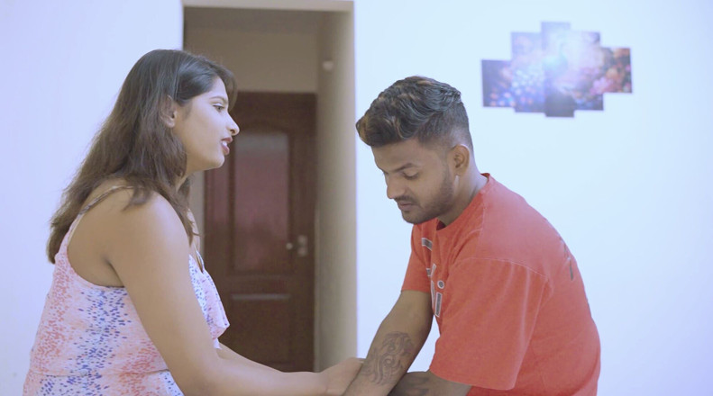 Desi Maal studios: Gadis cantik India mengundang pacarnya untuk pertama kalinya di rumah...