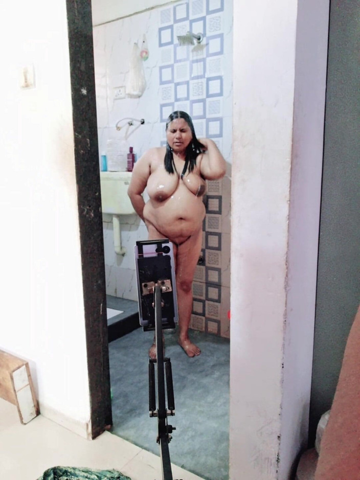 Indian Jonny S: Moje sestra se vykoupala v koupelně, viděl jsem ji a...