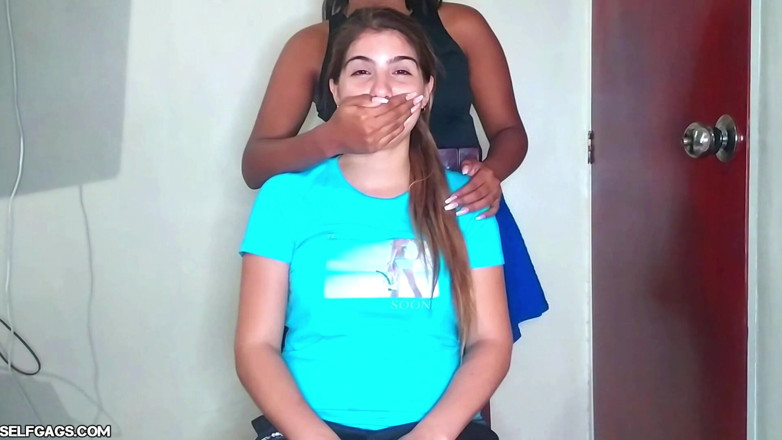 Selfgags Latina Bondage: The Handgag kursi