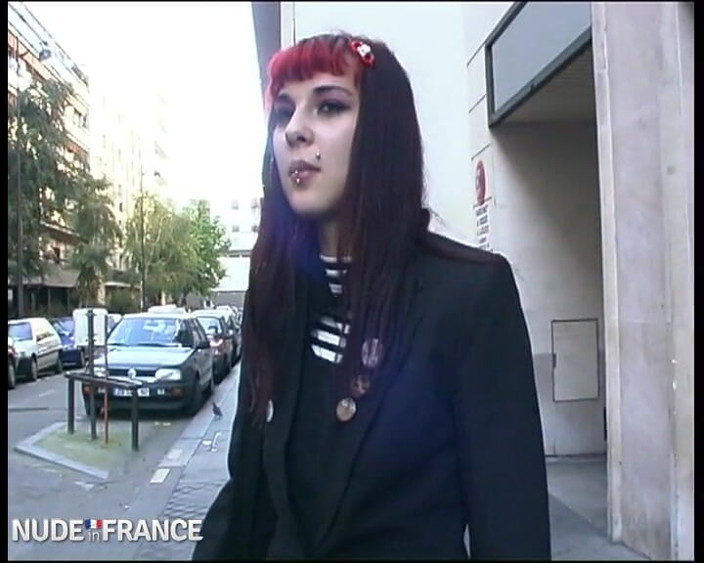 La France a Poil: Sonia la gothique rebelle se fondra sous les caresses de...