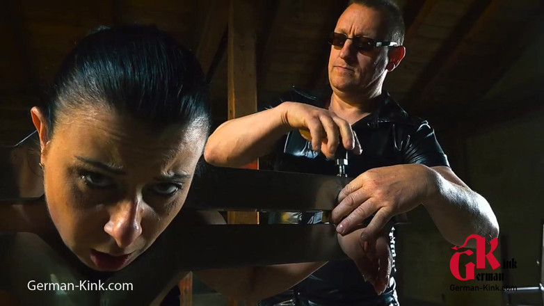 German Kink: Une brune soumise se fait bonder et dominer par son...