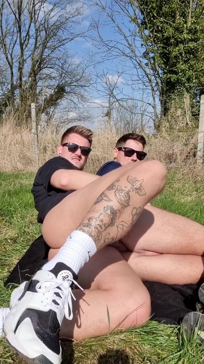 gaynaughtywelsh: Mi scopo il mio chav fratellastro senza preservativo all'aperto nei...