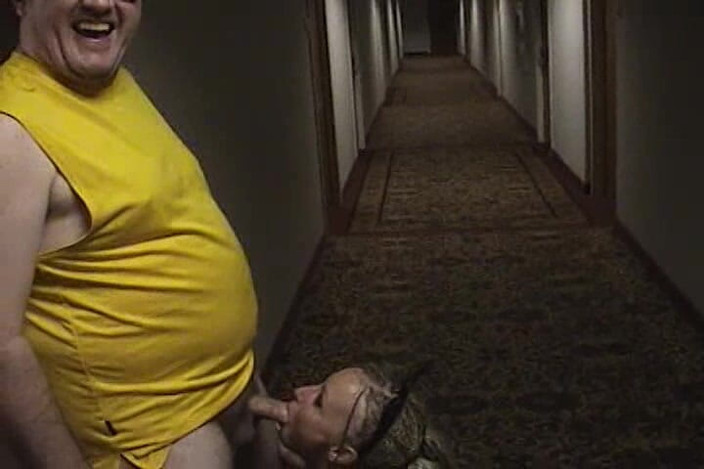 POV JOE: 4ft 11 Amator Tasia POV Obciąganie i twarzy w hotelowym korytarzu